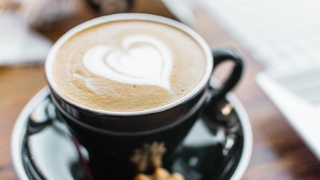 轩辕之时，神农氏世衰。诸侯相侵伐，暴虐百姓，而神农氏弗能征